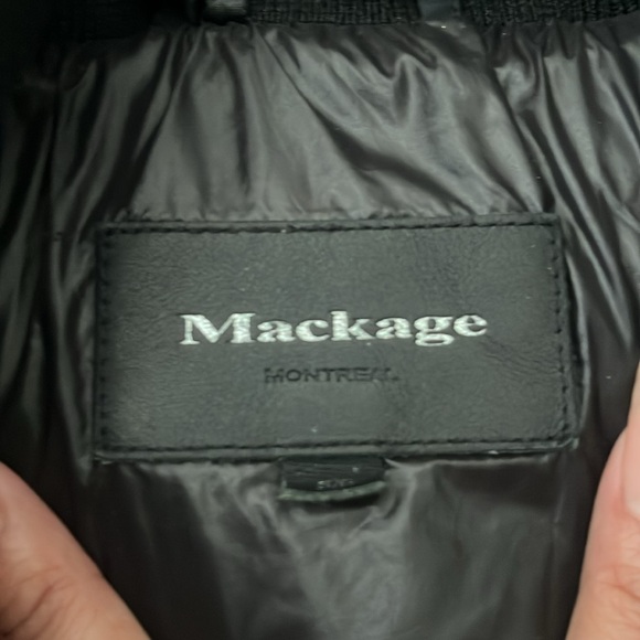 Mackage size small used 🖤🖤 needs minor repair and refresh greatly priced - Picture 7 of 12